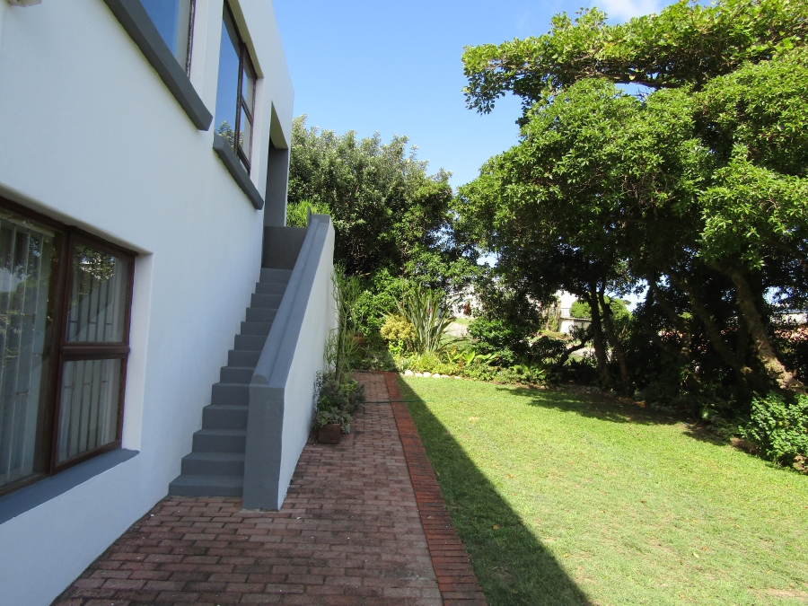 5 Bedroom Property for Sale in Oyster Bay Eastern Cape